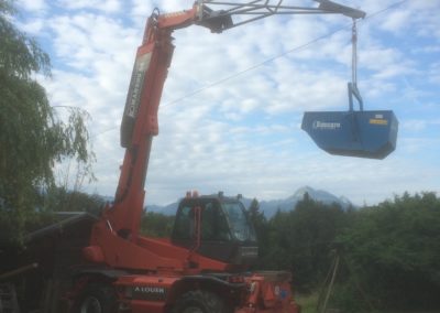 Manitou MRT avec benne à terre